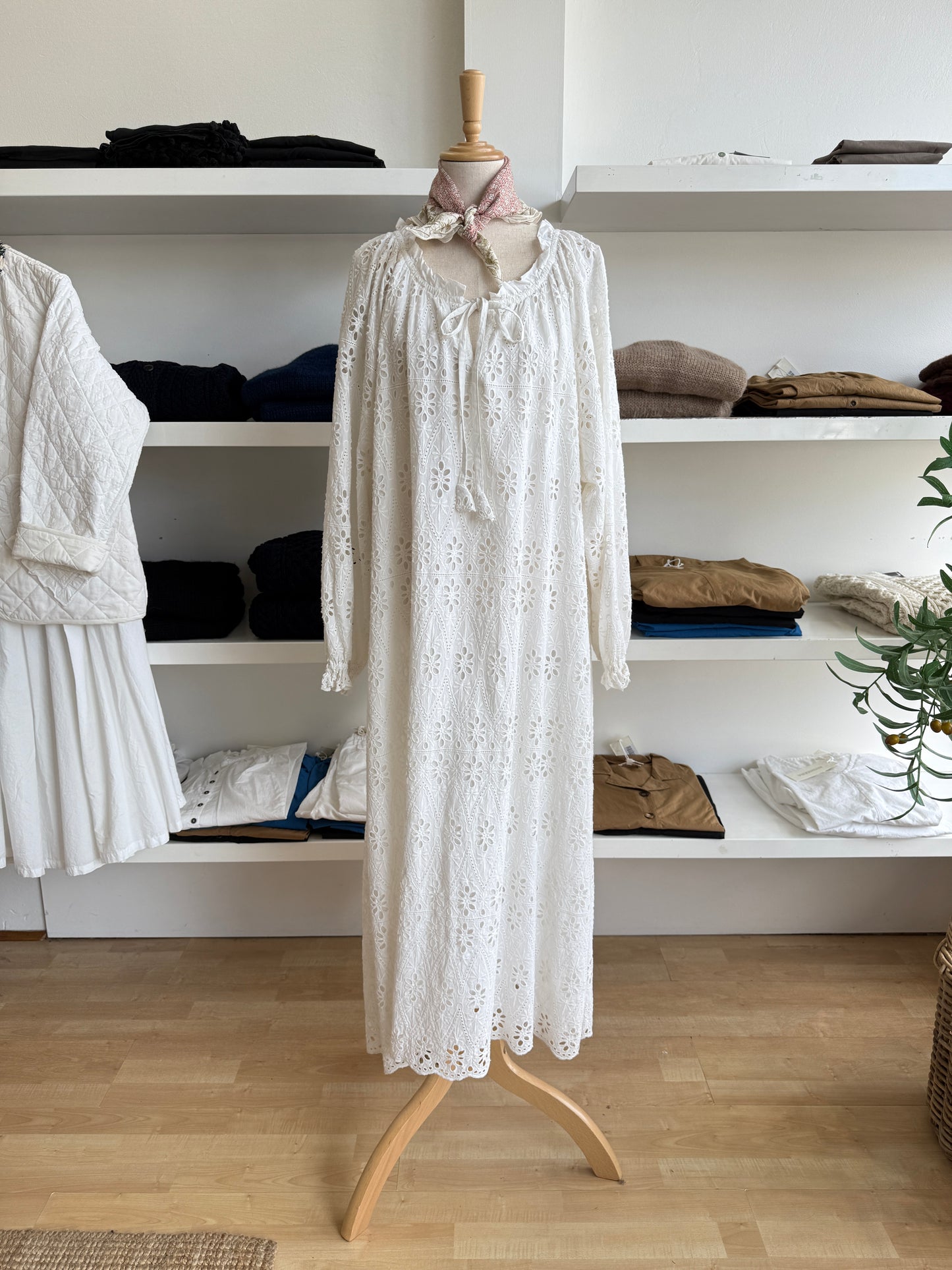 Nestled in the heart of Toorak Road, Melbourne, our boutique offers a thoughtfully curated collection of organic cotton clothing designed for the modern woman who values comfort, quality, and conscious living. Each piece in our collection is made from 100% organic cotton, combining timeless design with sustainable practices to bring you garments that feel as good as they look.
From effortlessly flowy cotton dresses and lightweight jackets to relaxed-fit pants and delicate broderie anglaise pieces, our rang