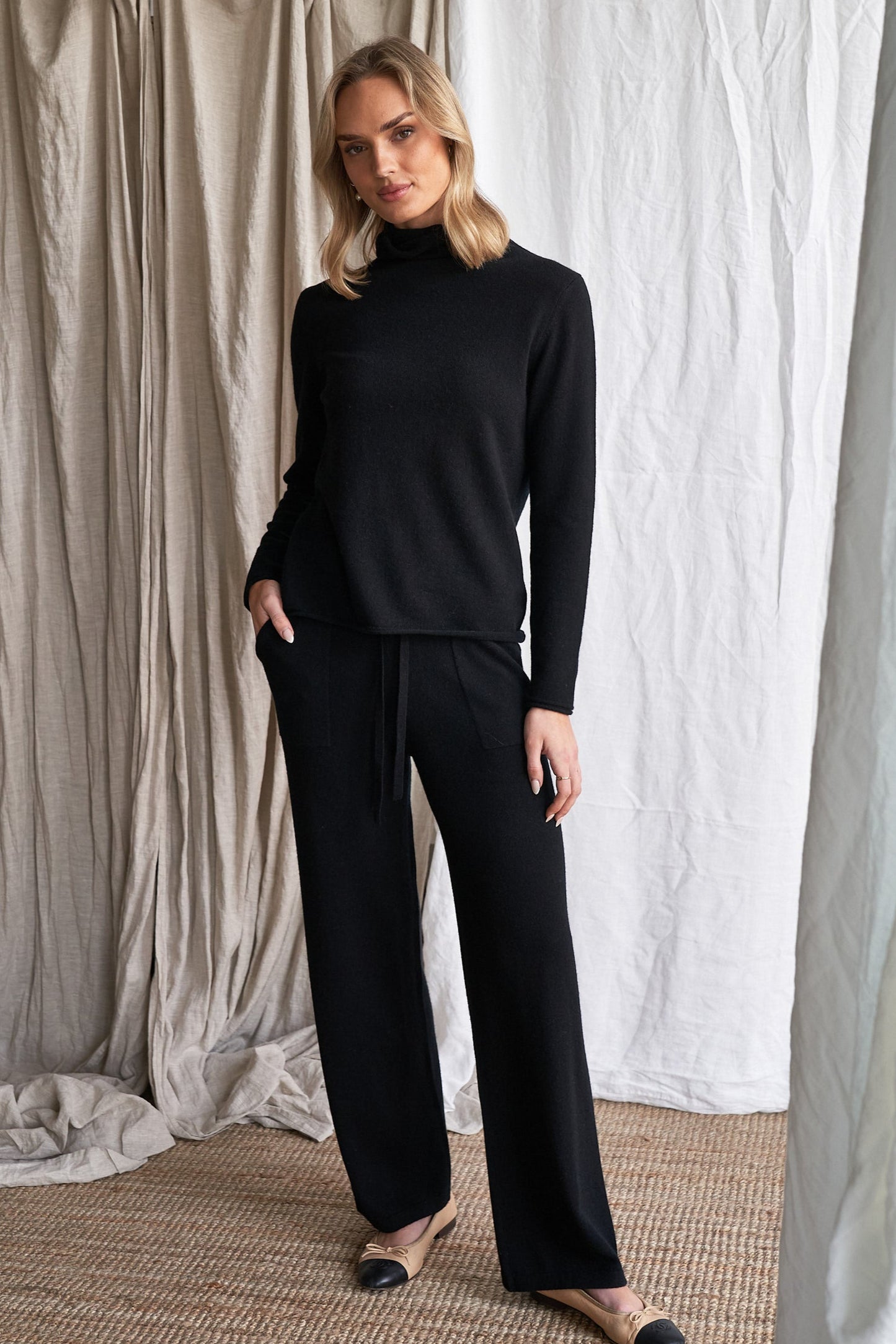 Elevate your everyday wardrobe with our black straight-leg cashmere pants, featuring visible front patch pockets and a tailored yet relaxed silhouette. Made from 100% ethically sourced pure cashmere, these women’s knit trousers offer lightweight structure, softness, and timeless appeal.
The clean, straight-leg shape and minimal detailing make these pants ideal for work, travel, or casual layering — a modern wardrobe staple in a classic black tone.