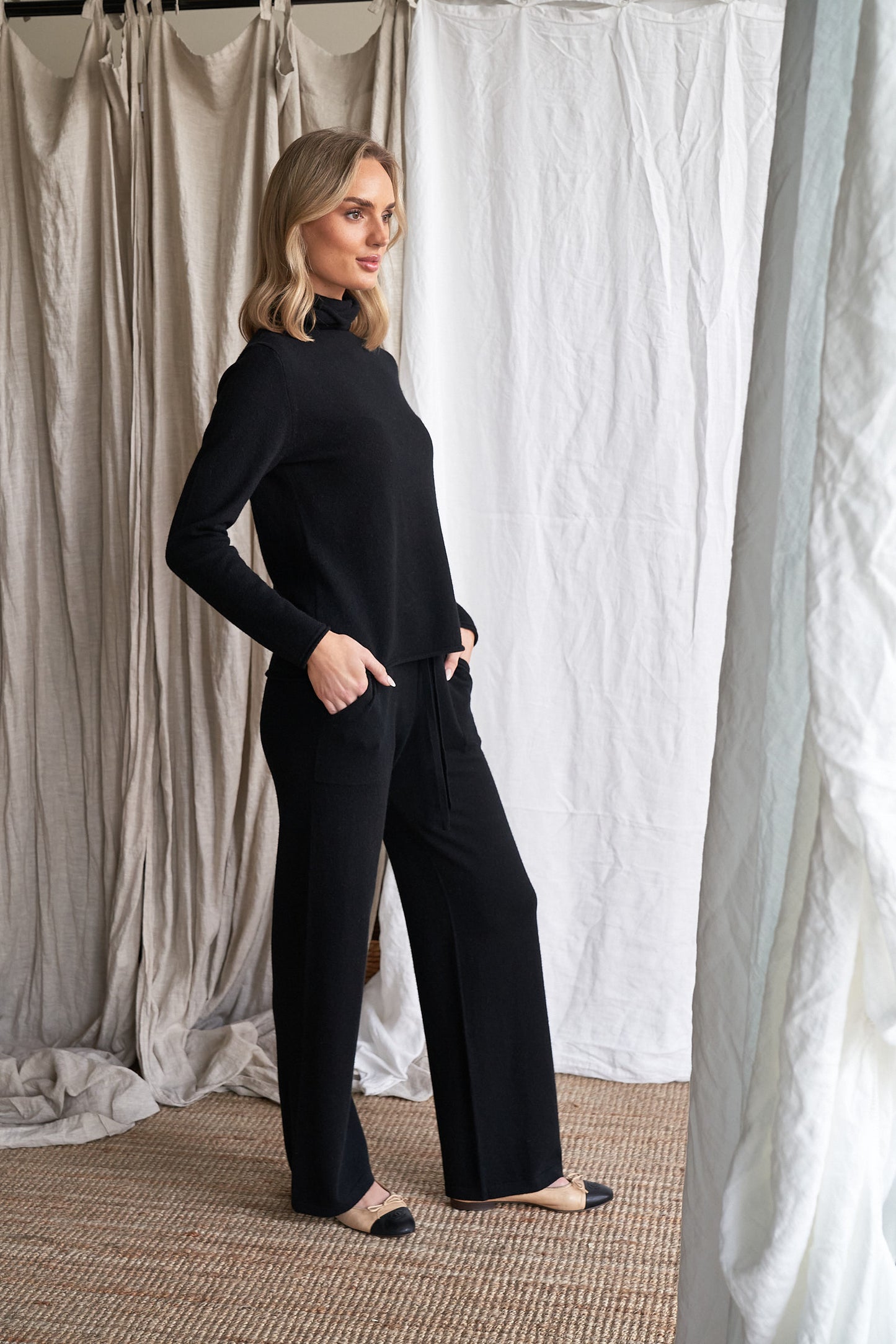 Elevate your everyday wardrobe with our black straight-leg cashmere pants, featuring visible front patch pockets and a tailored yet relaxed silhouette. Made from 100% ethically sourced pure cashmere, these women’s knit trousers offer lightweight structure, softness, and timeless appeal.
The clean, straight-leg shape and minimal detailing make these pants ideal for work, travel, or casual layering — a modern wardrobe staple in a classic black tone.