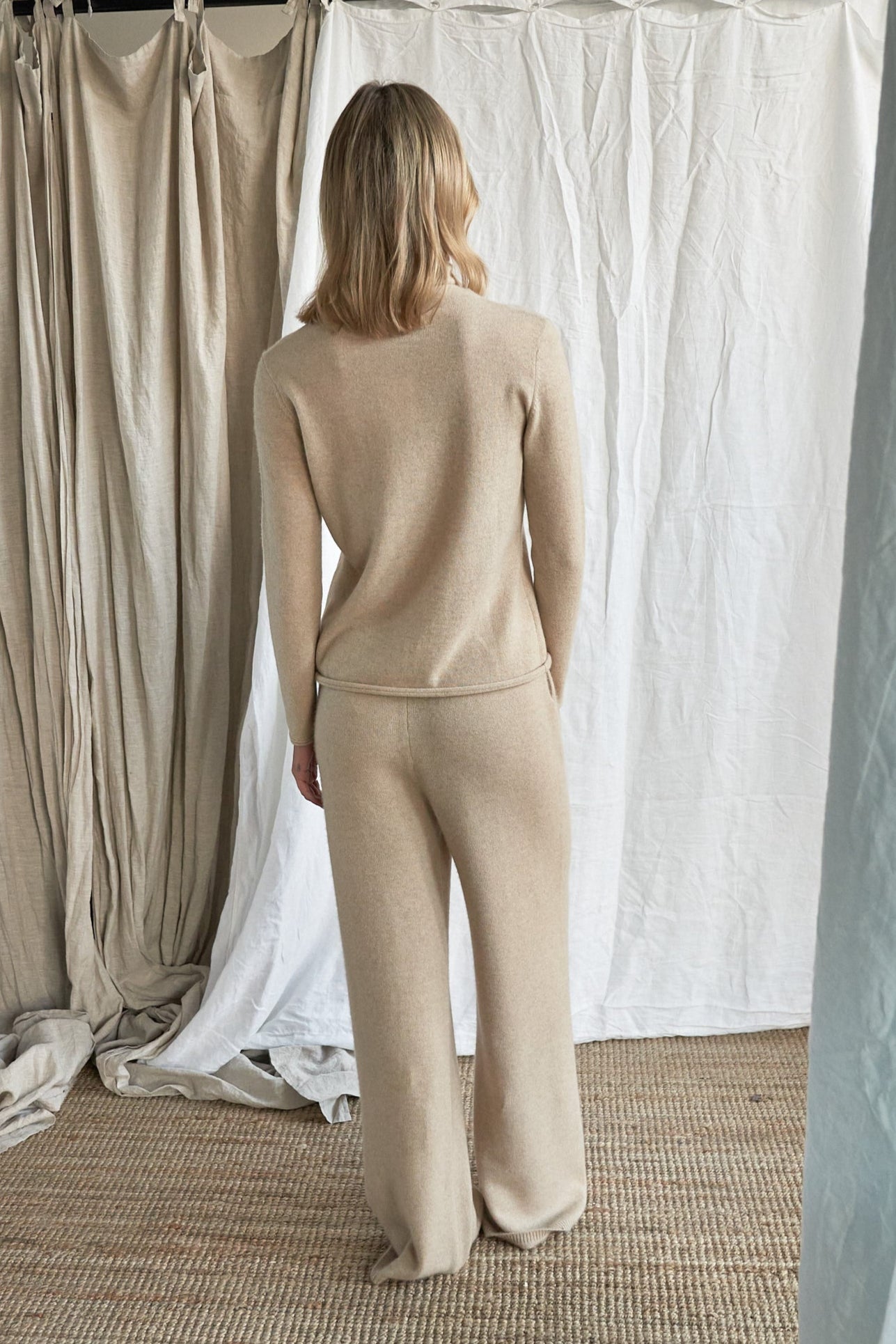 The Léa Cashmere Pants – Seamless Pocket Edition