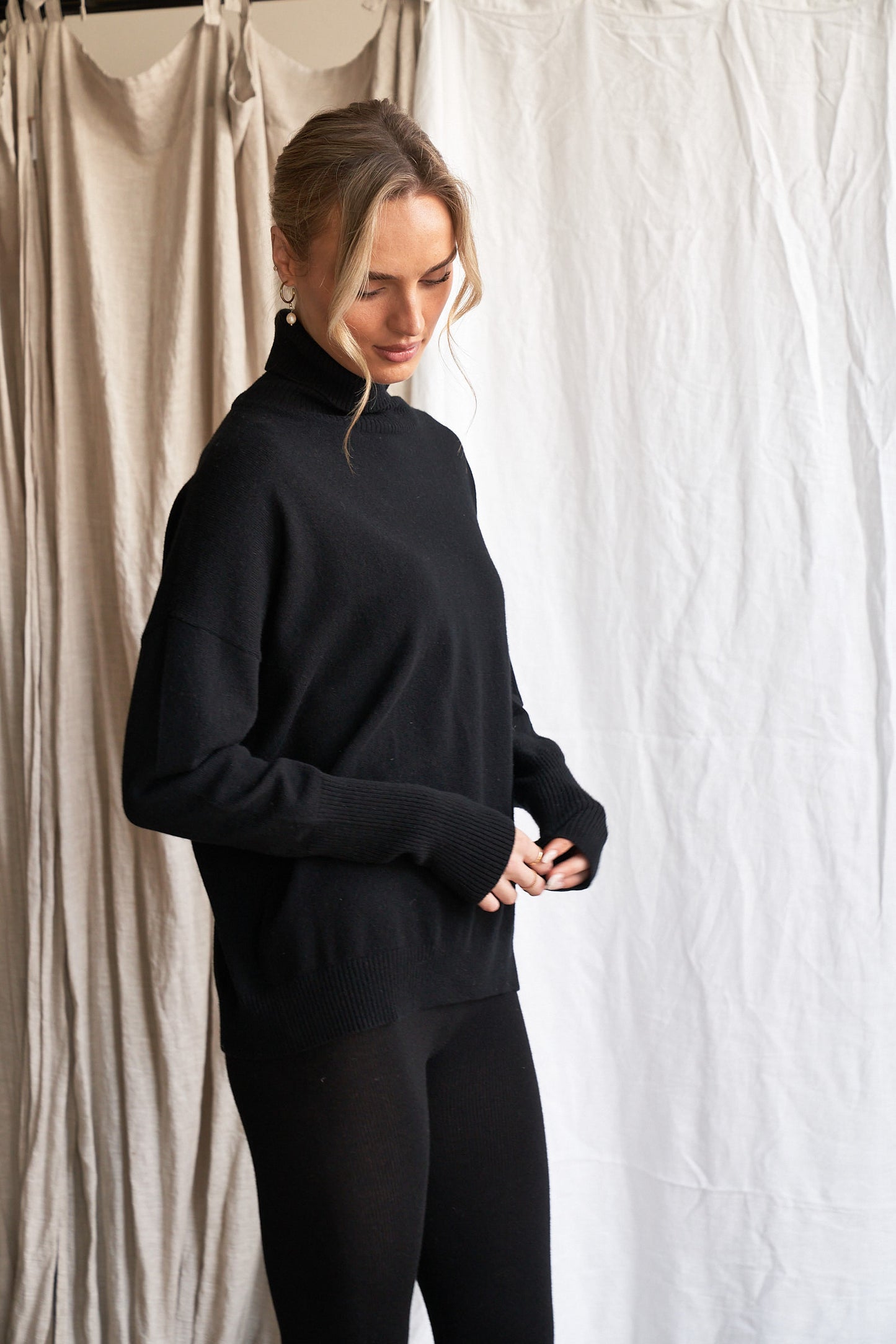 Slip into comfort with our black cashmere leggings, crafted from 100% ethically sourced cashmere for a soft, second-skin feel. These women’s knit leggings feature a slim silhouette, gentle stretch, and a comfortable elastic waistband — perfect for layering or lounging.
Warm, breathable, and naturally insulating, they’re the ideal cold-weather essential for relaxed luxury and effortless styling.
Keywords:
Black cashmere leggings, women’s knit leggings, pure cashmere bottoms, soft winter leggings, luxury