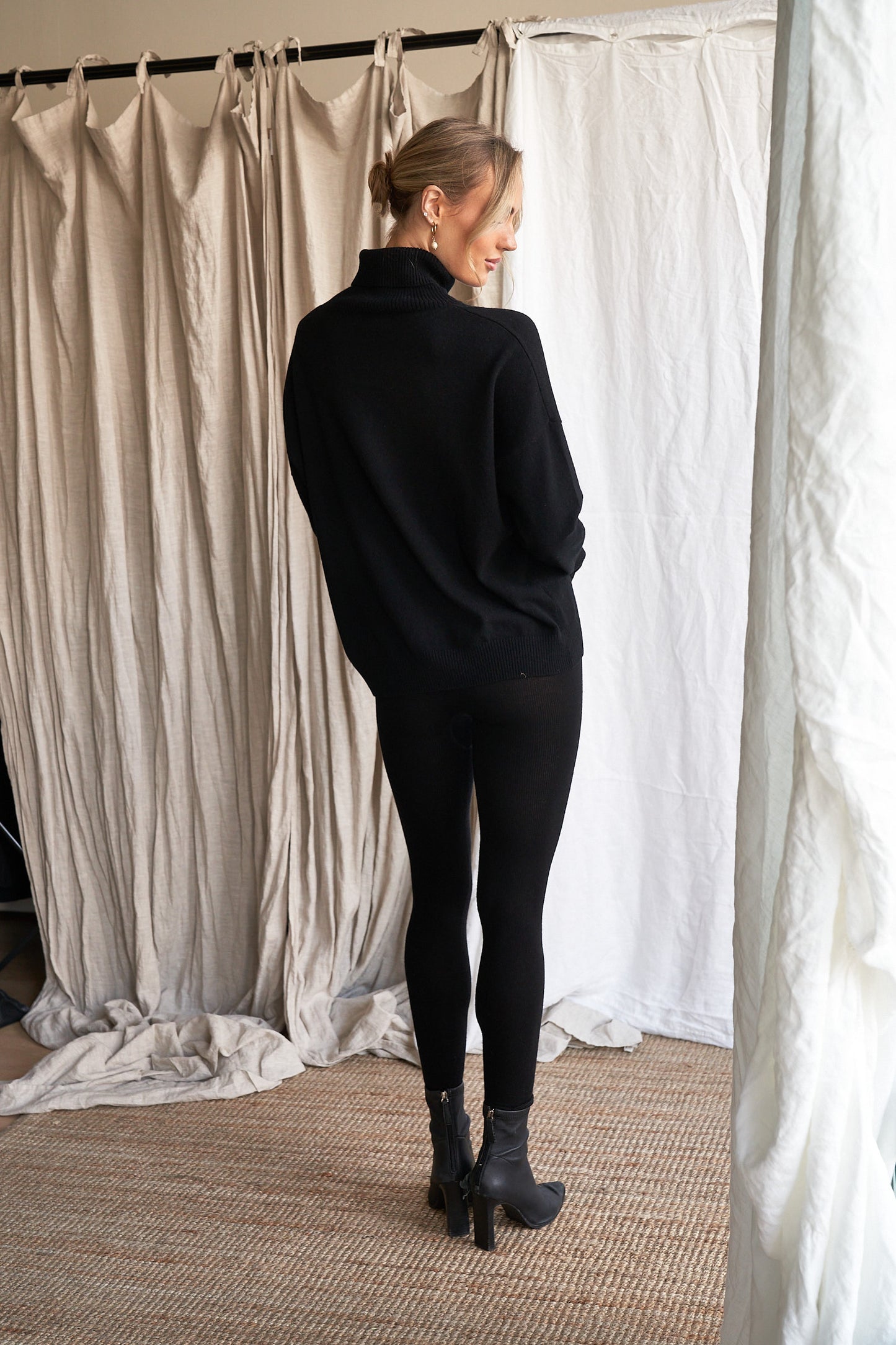 Slip into comfort with our black cashmere leggings, crafted from 100% ethically sourced cashmere for a soft, second-skin feel. These women’s knit leggings feature a slim silhouette, gentle stretch, and a comfortable elastic waistband — perfect for layering or lounging.
Warm, breathable, and naturally insulating, they’re the ideal cold-weather essential for relaxed luxury and effortless styling.
Black cashmere leggings, women’s knit leggings, pure cashmere bottoms, soft winter leggings, luxury lo