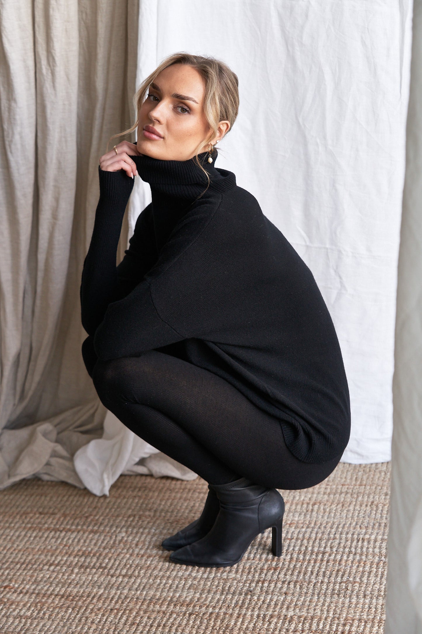Slip into comfort with our black cashmere leggings, crafted from 100% ethically sourced cashmere for a soft, second-skin feel. These women’s knit leggings feature a slim silhouette, gentle stretch, and a comfortable elastic waistband — perfect for layering or lounging.
Warm, breathable, and naturally insulating, they’re the ideal cold-weather essential for relaxed luxury and effortless styling.
Black cashmere leggings, women’s knit leggings, pure cashmere bottoms, soft winter leggings, luxury lo