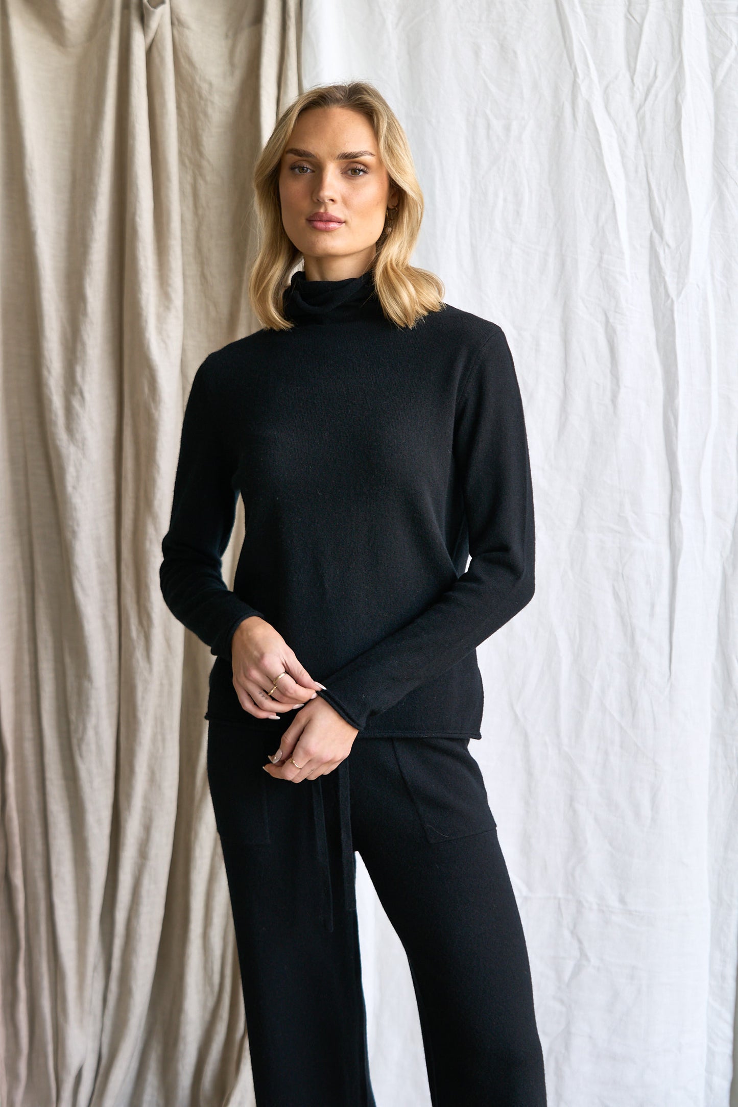 Women's High Neck Cashmere Sweater – 100% Pure Cashmere | Long Sleeve Knitwear
Elevate your winter wardrobe with our luxurious women's high neck cashmere sweater, crafted from 100% premium cashmere. This long sleeve sweater offers a flattering, relaxed fit and a chic high neckline for extra warmth and style.
Perfect for layering or wearing on its own, our cashmere knit is soft, breathable, and naturally insulating—ideal for cold-weather dressing. Designed in Australia and ethically made, this versatile