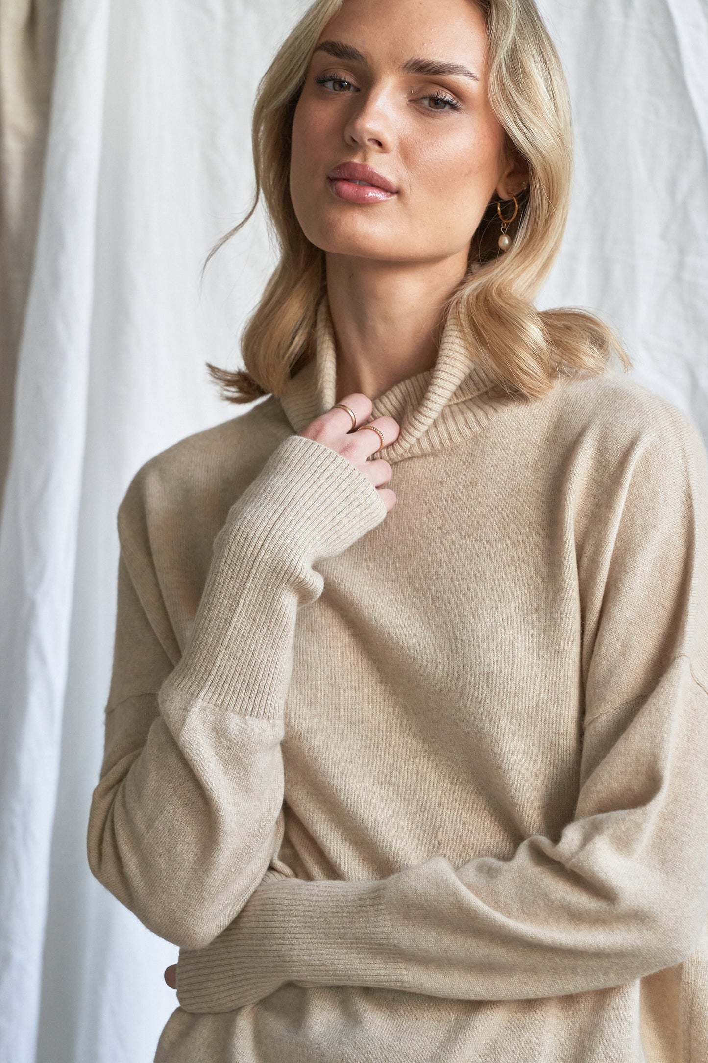 Indulge in the soft luxury of our oversized oatmeal cashmere sweater, designed with a high neckline and relaxed fit for all-day comfort. Made from 100% pure, ethically sourced cashmere, this roomy women’s knit features wide sleeves, drop shoulders, and a soft neutral hue that complements every wardrobe.
Perfect for layering or lounging, this high neck oversized sweater is a modern essential for effortless cold-weather dressing. Soft, breathable, and naturally insulating — it’s winter comfort with elevated