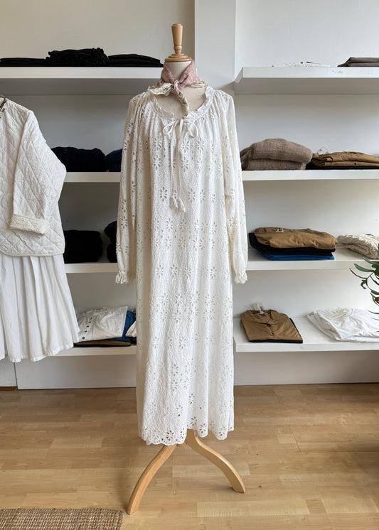 Nestled in the heart of Toorak Road, Melbourne, our boutique offers a thoughtfully curated collection of organic cotton clothing designed for the modern woman who values comfort, quality, and conscious living. Each piece in our collection is made from 100% organic cotton, combining timeless design with sustainable practices to bring you garments that feel as good as they look.

From effortlessly flowy cotton dresses and lightweight jackets to relaxed-fit pants and delicate broderie anglaise pieces, our rang