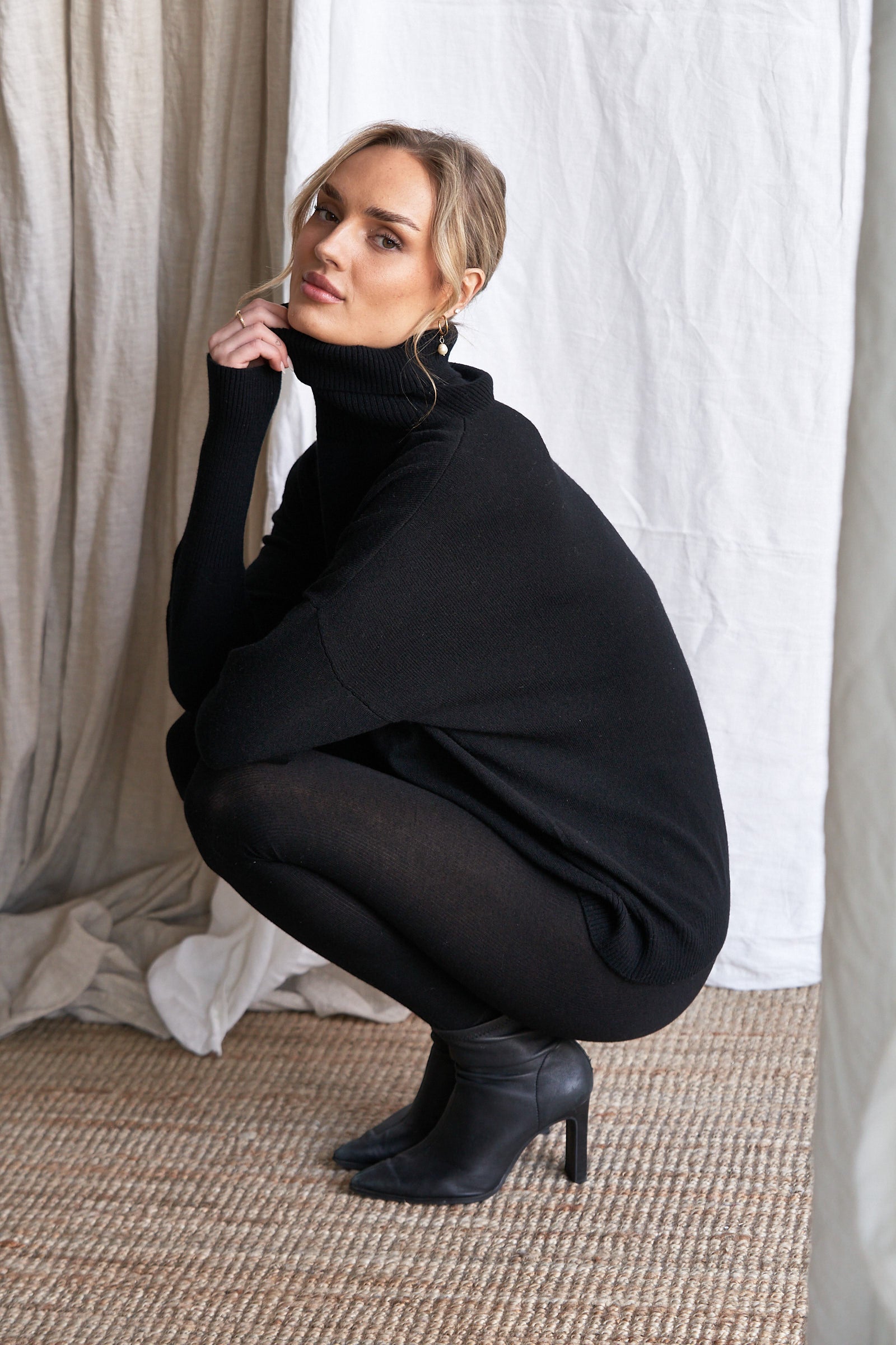 Slip into comfort with our black cashmere leggings, crafted from 100% ethically sourced cashmere for a soft, second-skin feel. These women’s knit leggings feature a slim silhouette, gentle stretch, and a comfortable elastic waistband — perfect for layering or lounging.

Warm, breathable, and naturally insulating, they’re the ideal cold-weather essential for relaxed luxury and effortless styling.
Black cashmere leggings, women’s knit leggings, pure cashmere bottoms, soft winter leggings, luxury lo