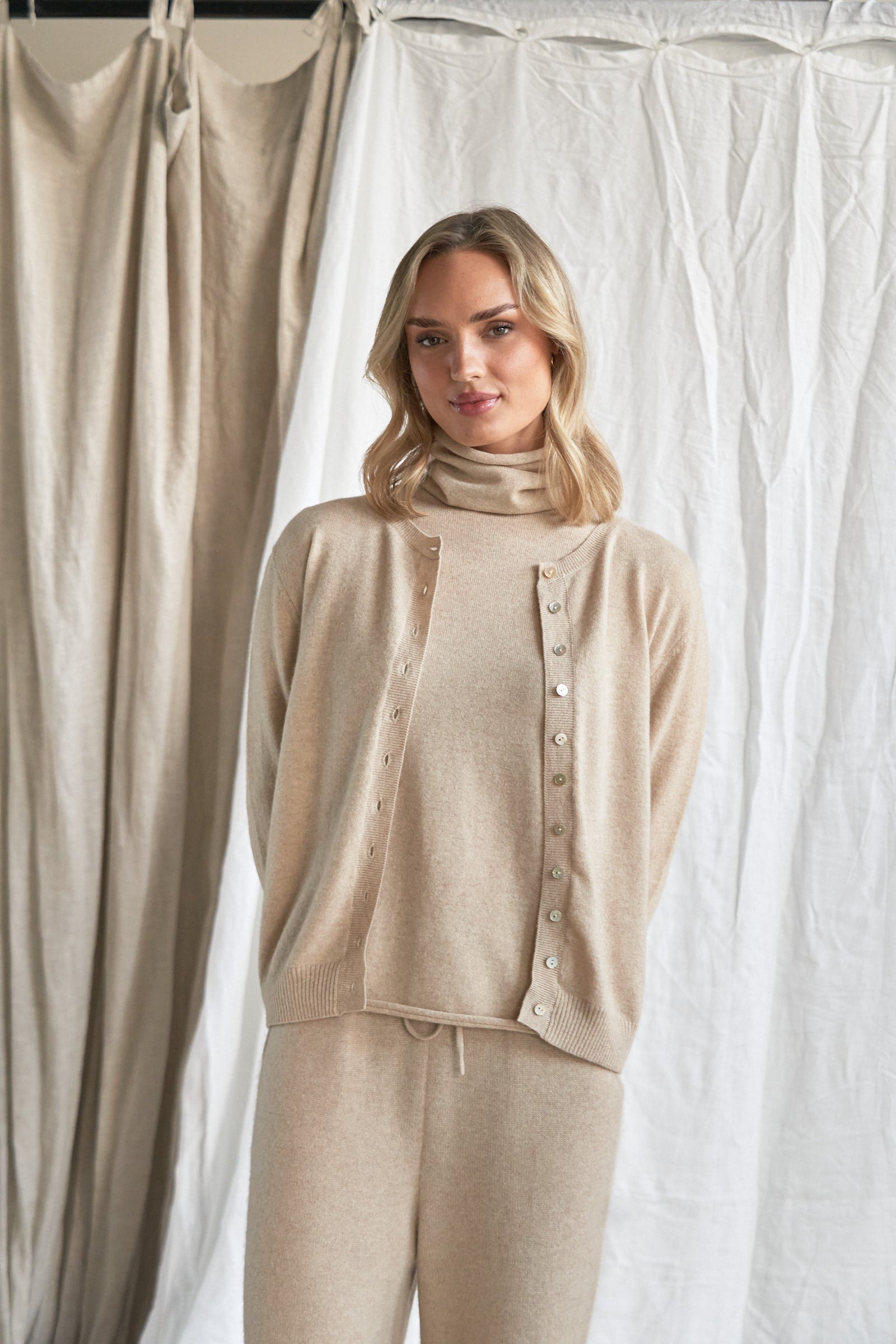 Oatmeal Cashmere Cardigan – Women’s Pure Cashmere Knit with Mother-of-Pearl Buttons

Wrap yourself in understated luxury with our women’s oatmeal cashmere cardigan, crafted from 100% premium-grade cashmere. Designed with a flattering relaxed fit and finished with mother-of-pearl buttons, this soft neutral knit is the perfect balance of comfort and elegance.

Ideal for layering through every season, this beige cashmere cardigan is lightweight yet warm, offering breathability, softness, and timeless style. 