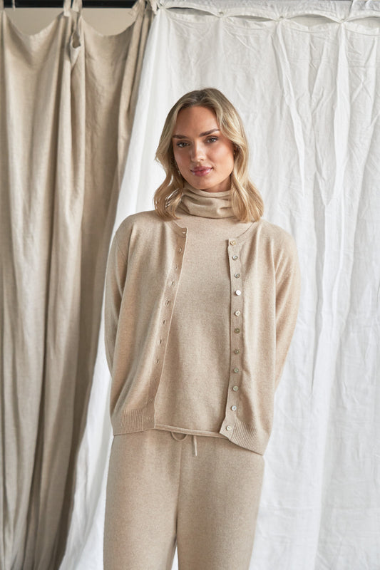 Oatmeal Cashmere Cardigan – Women’s Pure Cashmere Knit with Mother-of-Pearl Buttons

Wrap yourself in understated luxury with our women’s oatmeal cashmere cardigan, crafted from 100% premium-grade cashmere. Designed with a flattering relaxed fit and finished with mother-of-pearl buttons, this soft neutral knit is the perfect balance of comfort and elegance.

Ideal for layering through every season, this beige cashmere cardigan is lightweight yet warm, offering breathability, softness, and timeless style. 